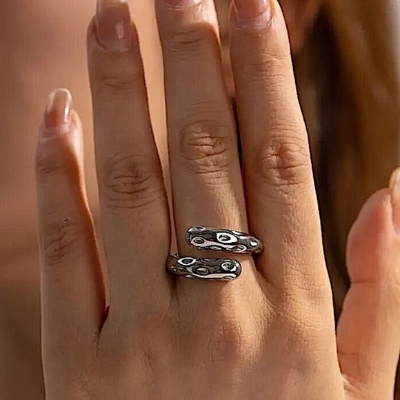 Stainless Steel Hammered Contour Ring - Picture 2 of 12